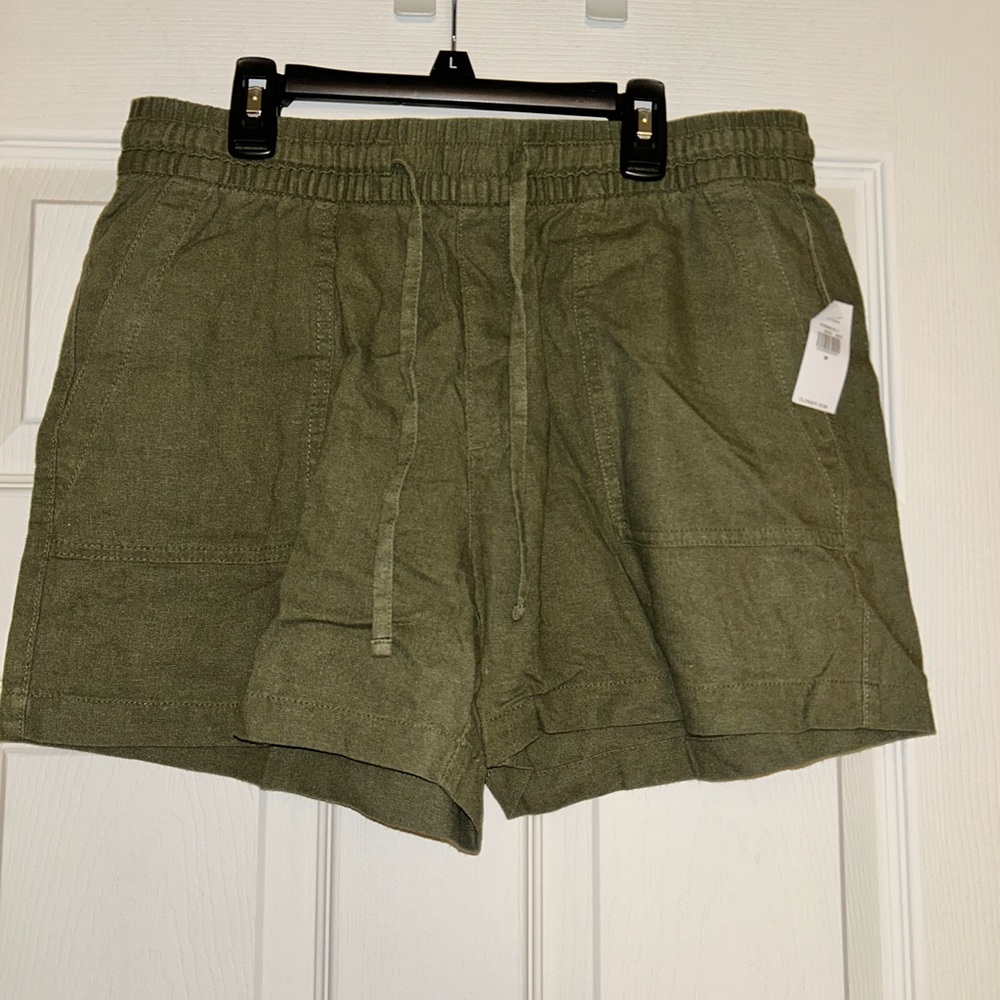 Old Navy Women’s Shorts in Olive